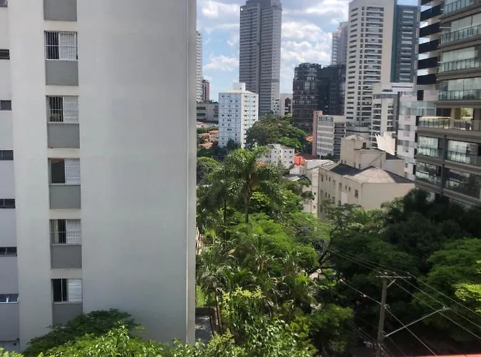 Quarto Duplo Amplo Com Varanda Em Apartamento