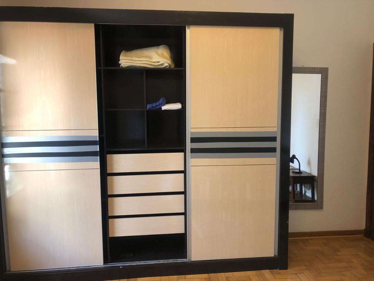 Duplo Amplo Com Varanda Em Quarto em Acomodações Particulares *